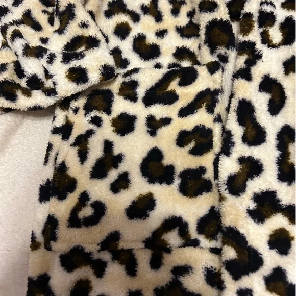 Leopard Robe - Picture 4 of 9
